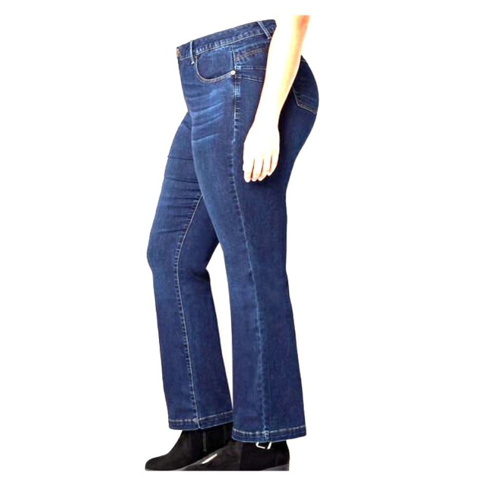 Avenue classic boot cut dark wash denim sized 14 tall